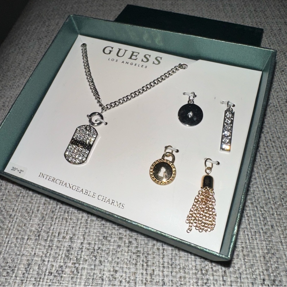 NWT Guess Charm Necklace 🌸 - Picture 2 of 4